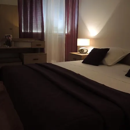 شقة In Centre For 7 *
