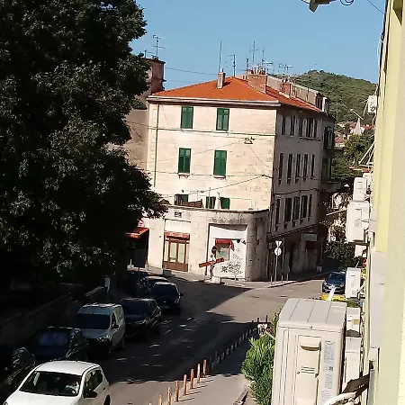 Apartment In Centre For 7