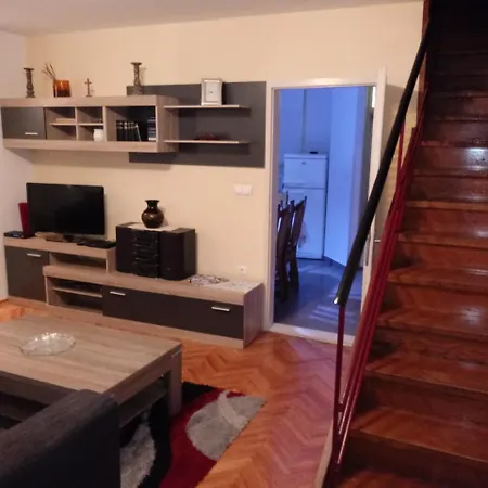 In Centre For 7 Split